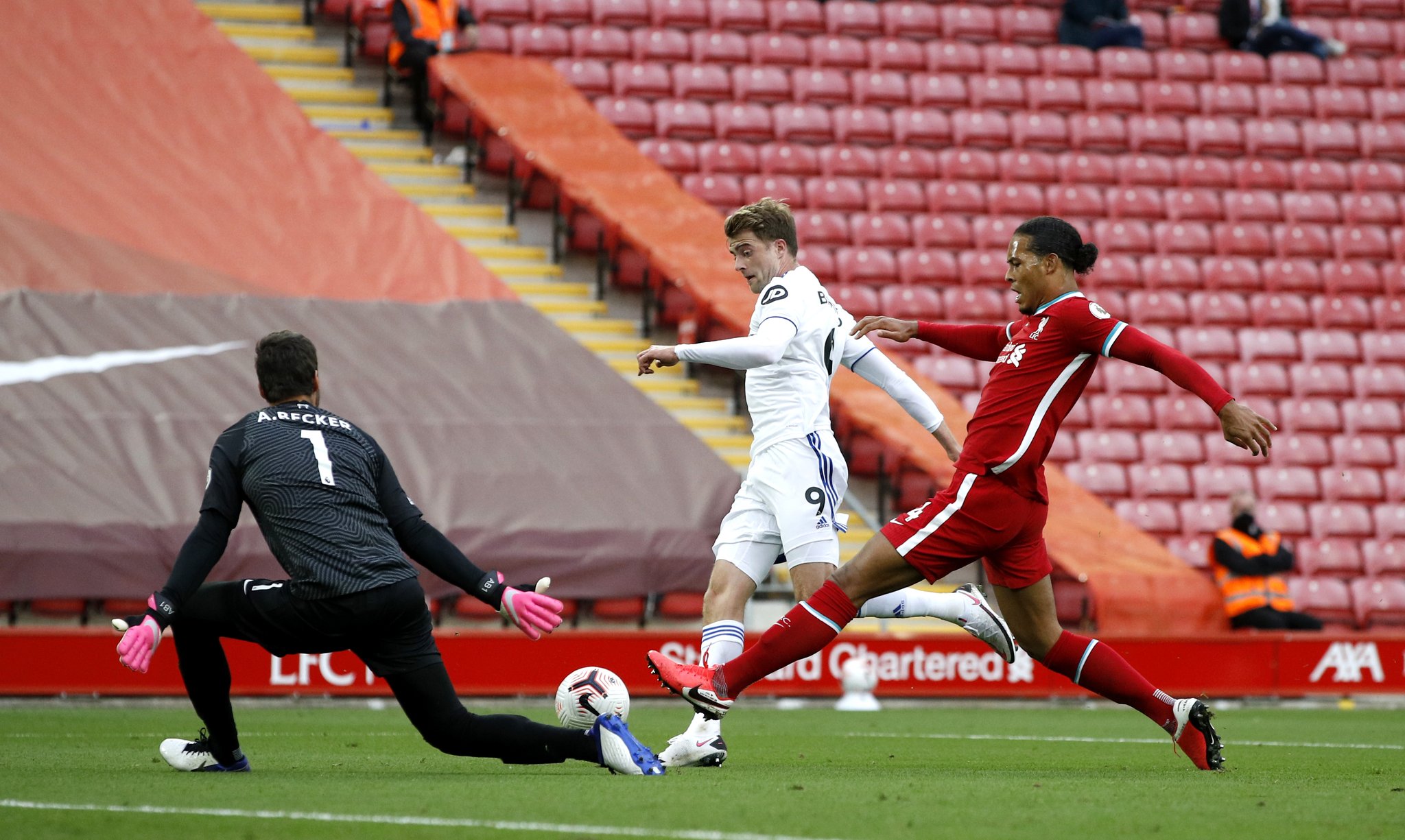 何立峰与美财长贝森特举行视频通话.